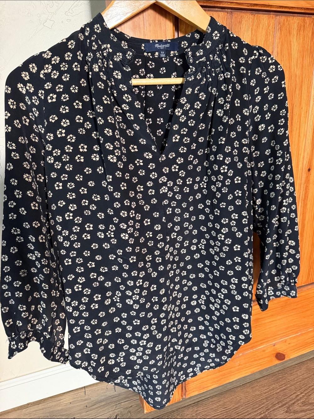 Madewell 100% Silk V-Neck Floral Blouse - XS - Black & Cream